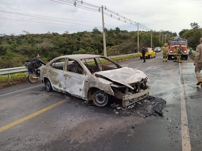 Queman vehículo en intento de asalto a transportador de caudales en Yataity del Norte - Policiales