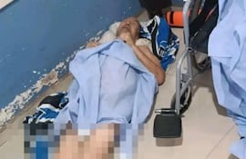 Uno de los pacientes abandonados en el Hospital Regional de Ciudad del Este.
