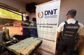 Los intervinientes hallaron una millonaria suma de dinero en el vehículo del brasileño.