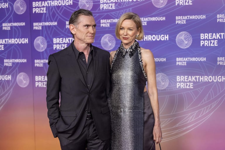 Billy Crudup y Naomi Watts, otra parejita hollywoodense que dijo presente en los Premios Breakthrough. (EFE/EPA/JILL CONNELLY)
