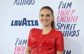 La actriz Natalie Portman llegando a los Film Independent Spirit Awards en Santa Mónica, California.