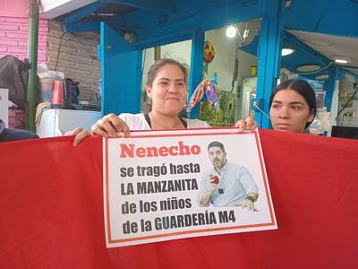 Madres trabajadoras del Mercado 4 responsabilizaron al exintendente Óscar "Nenecho" Rodríguez por la deuda dejada con proveedores que ahora amenazan con cortar el servicio de alimento para sus hijos.