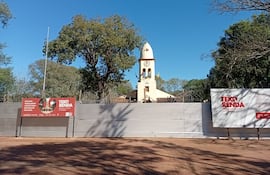 El histórico templo Dulce Nombre de Jesús permanece cercado con vallas y cerrado al público, debido a que la obra de restauración continúa paralizada.