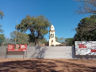 El histórico templo Dulce Nombre de Jesús permanece cercado con vallas y cerrado al público, debido a que la obra de restauración continúa paralizada.