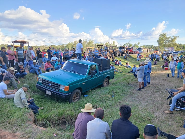 Cañicultores salen “con las manos vacías” tras reunión con Petropar y ratifican las protestas