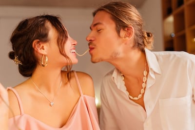 Cuando tu pareja se convierte en tu todo: los riesgos de hacer del amor la única red afectiva.