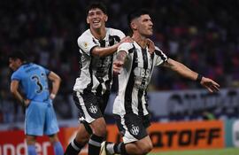 José Florentín festeja su gol para Central Córdoba de Santiago del Estero ante Belgrano de Córdoba.