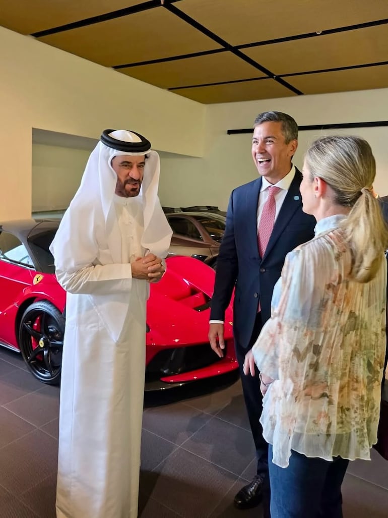 El presidente Peña y la primera dama Leticia Ocampos, junto al presidente del FIA, Mohammed ben Sulayem, en Dubái.