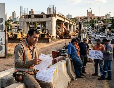 La calificadora no cuestionó la capacidad inmediata del país para cumplir con el pago de su deuda. (Imagen generada por IA).