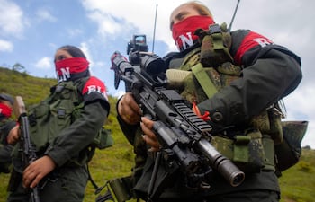 (FILES) National Liberation Army ELN rebels of the Manuel Vazquez Castano northeastern war front stand guard at Catatumbo region, Colombia on March 8, 2025. Colombia's largest guerrilla group on February 23, 2026 announced a unilateral ceasefire during upcoming elections, amid a surge in political violence including attacks, kidnappings and threats against candidates and leaders. (Photo by AFP)
