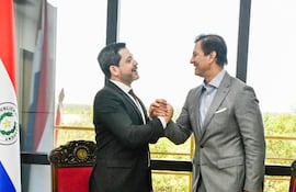 El presidente de Diputados, Raúl Latorre y el senador cartista Silvio "Beto" Ovelar se reunieron hoy en la Cámara Baja.