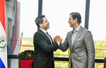 El presidente de Diputados, Raúl Latorre y el senador cartista Silvio "Beto" Ovelar se reunieron hoy en la Cámara Baja.