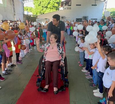 Emoción y orgullo en la despedida de Eusebia Samaniego tras 64 años de vida docente.