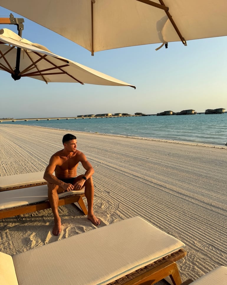 Con esta postal, Georgina Rodríguez saludó a Cristiano Ronaldo en el Día del Padre. (Instagram/Georgina Rodríguez)