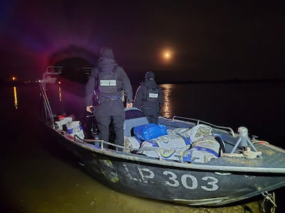 Prefectura de Zona Pilar y la Fuerza de Tarea Conjunta (FTC) Sur permitió localizar y decomisar 14 bolsas de una sustancia presumiblemente marihuana.