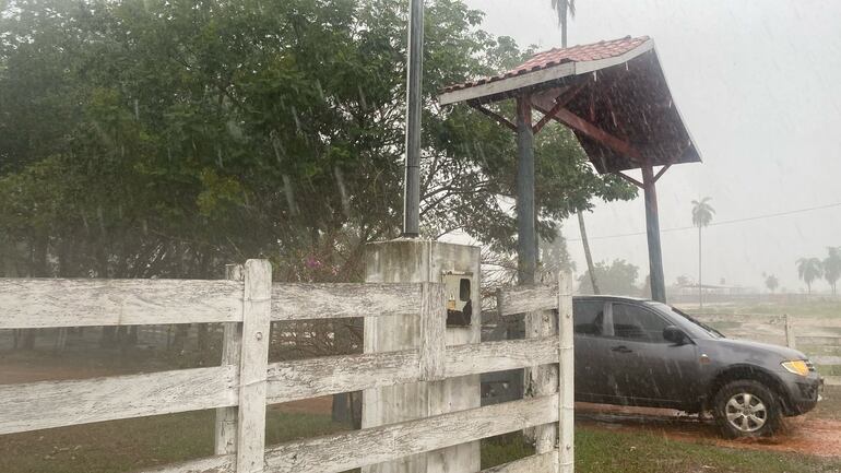 En la zona de búsqueda cayó una gran lluvia en la tarde de este martes.