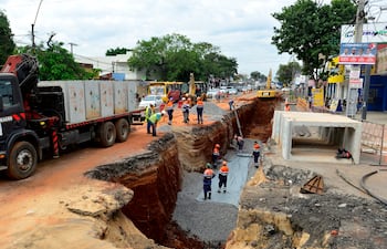 El fallido metrobús sigue causando perjuicios al Estado paraguayo.
