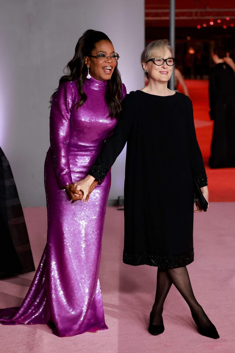 Oprah Winfrey y Meryl Streep posan juntas en la Gala del Museo de la Academia. (Michael TRAN/AFP)