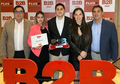 Equipo directivo de Biedermann recibió los galardones.