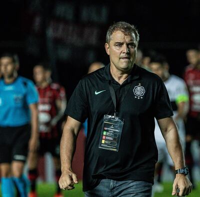 Diego Aguirre lleva 21 juegos dirigidos a Olimpia, con nueve triunfos, seis empates y seis caídas.