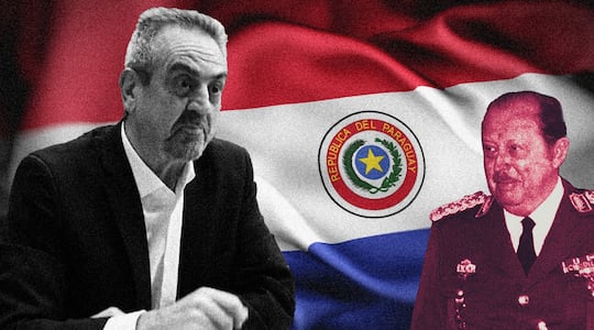 Yamil Esgaib y otros diputados plantean volver a utilizar la bandera con el escudo que introdujo el dictador Alfredo Stroessner.
