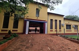 La escuela básica N°152 San Roque González de Santa Cruz de San Ignacio, Misiones, presenta problemas en el sistema eléctrico, por lo que la Junta Municipal declaró emergencia distrital.
