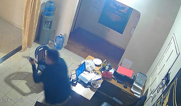 Video: dueño de empresa de seguridad repele a tiros a asaltantes