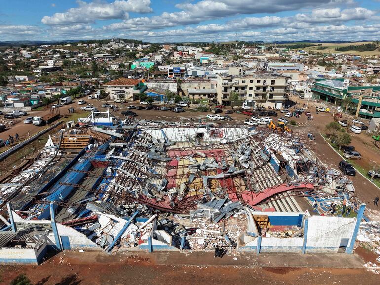 Destrucción en un estadio de Río Bonito, en Paraná, Brasil. 