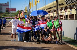 Con el gran apoyo de los paraguayos en Cascavel, el equipo Superbike Paraguay trajo nuevamente muy buenos resultados de Brasil. Pedro Valiente (centro).