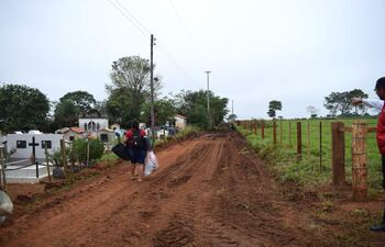 Apertura y mejora de camino vecinal en María Antonia.