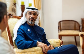 El presidente de la Autoridad de Rendición de Cuentas de los Emiratos Árabes Unidos (EAU), Humaid Obaid Abushibs, durante una reunión con Santiago Peña, donde abordaron la estrategia anticorrupción que impulsa el país sudamericano este viernes, en Luque.