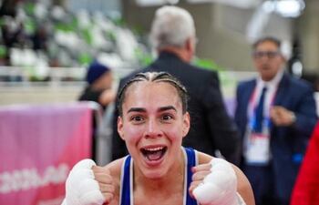 Minerva Magalí Montiel avanza a las semifininales en boxeo y asegura medalla para nuestro país.