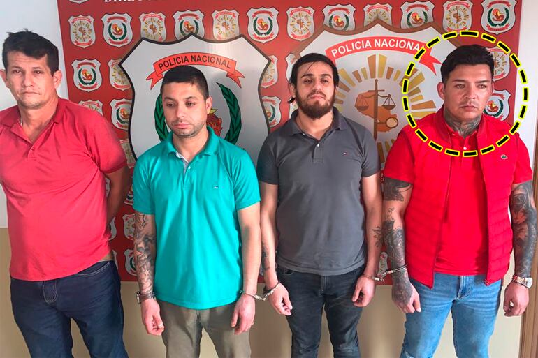 Yonatan Aníbal Cruces Flores (en círculo) con los otros dos chilenos y el paraguayo capturados en Ciudad del Este.