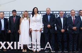 Autoridades nacionales y profesionales del sector vial durante el anuncio oficial del CILA 2025, a realizarse en nuestro país.