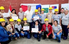 Mujeres albañiles culminan curso y ya cuenta con trabajo.