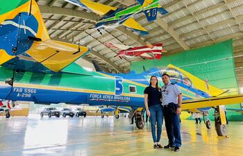 Fotos compartidas en sus redes sociales por Alma María Recalde de Caballero, acompañando a su marido el coronel Bernardino Caballero a un viaje en Brasil. La civil viajó en un vuelo de las Fuerzas Aéreas.