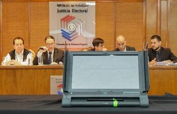 Maquina de votación de Comitia MSA, única oferente del TSJE. La firma está vinculada a gerentes del grupo ueno.