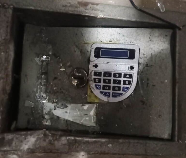 Los desconocidos no pudieron abrir la caja fuerte.