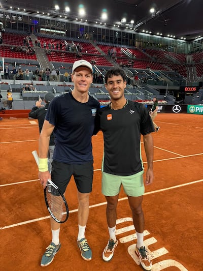 Jannik Sinner y Adolfo Daniel Vallejo, durante el entrenamiento desarrollado en el Masters de Madrid. El de este domingo es con vistas a Roland Garros.