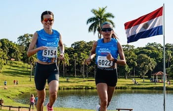 Leticia Añazco y Fátima Vázquez, organizan la benéfica corrida Élite Run 5K que se realizará en el Parque Ñu Guazú, el sábado 18 de julio próximo.