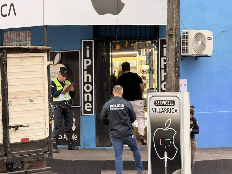Un operativo policial permitió la detención de un joven y un adolescente tras un robo en Villarrica.