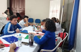personas en entrevista de trabajo