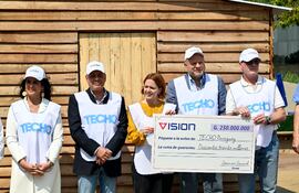 Visión, banco oficial de TECHO, hizo su aporte a la organización.