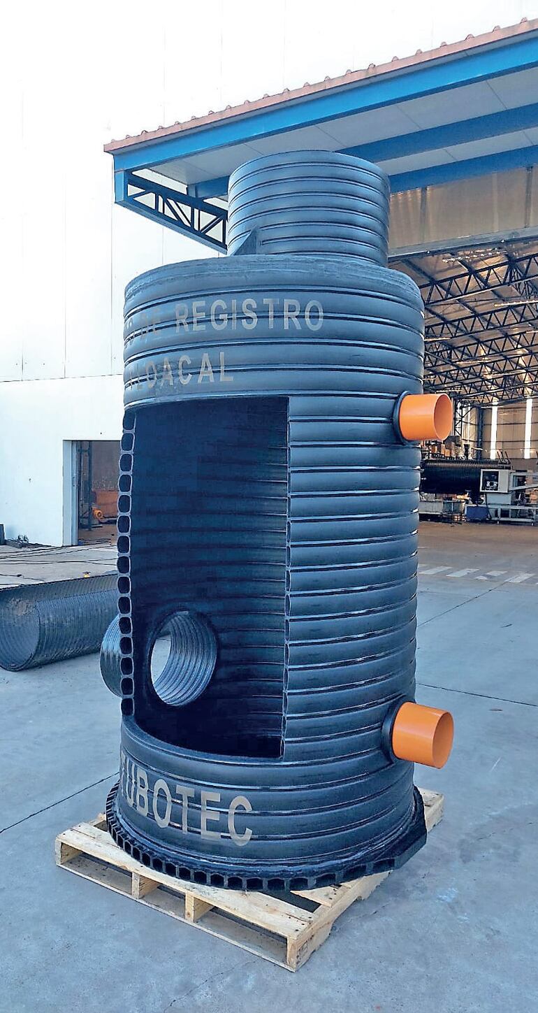 Registro sanitario PEAD estructurado SN4 que Tubotec produce en su fábrica de Mariano Roque Alonso, con normas internacionales de calidad.