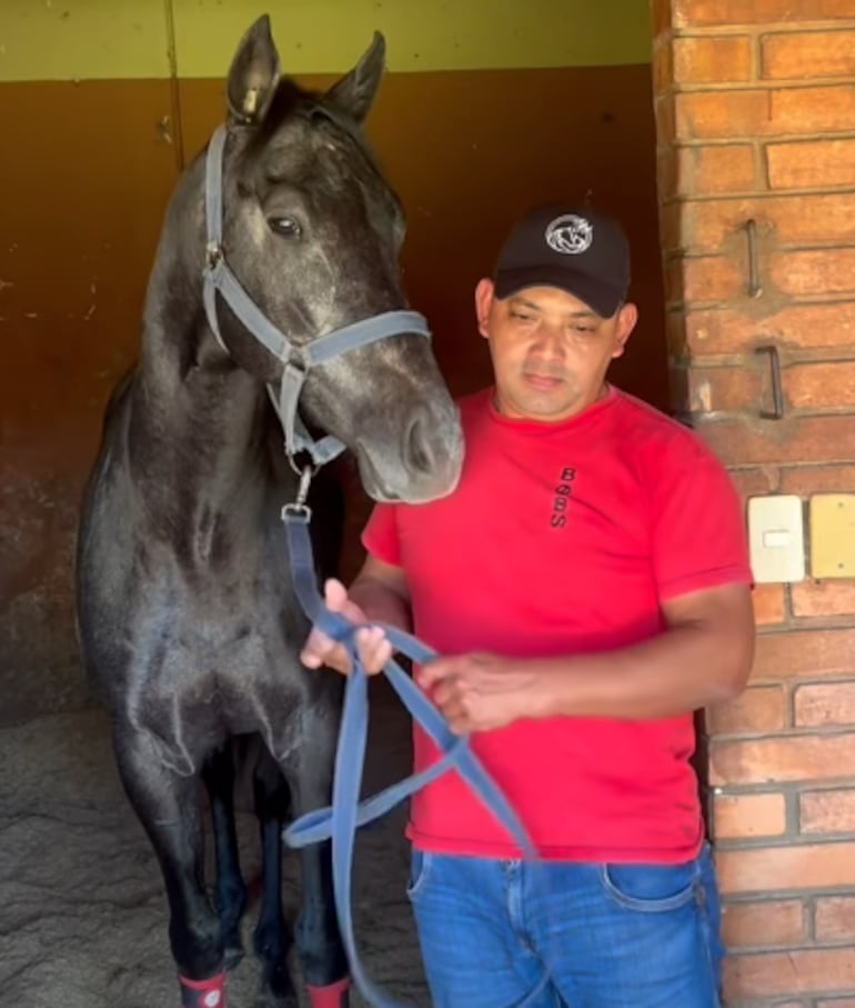 Olympic Talent del stud J.C. con su entrenador César "Rey" Paredes, estará en el clásico "Polla de Potrillos" sobre la milla.
