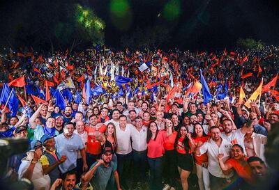 El cierre de campaña de Daniel Pereira Mujica en el lago de la República de Ciudad del Este.