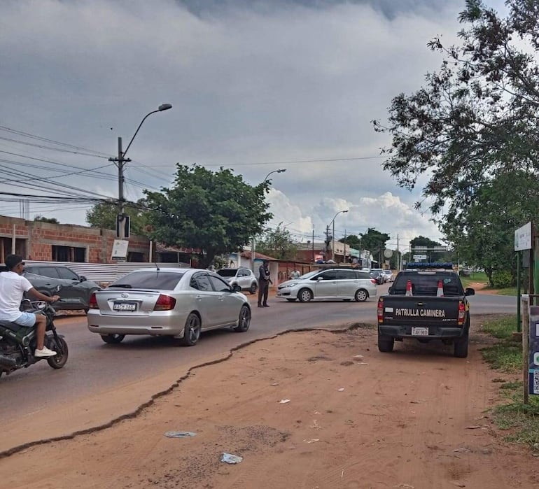 Patrulla Caminera refuerza el ordenamiento del tránsito ante alto flujo vehicular.
