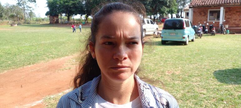 
La vicepresidenta de la ACE, Maris Insfrán, pide a las autoridades del MEC una rápida solución al problema que está afectando a la comunidad educativa.