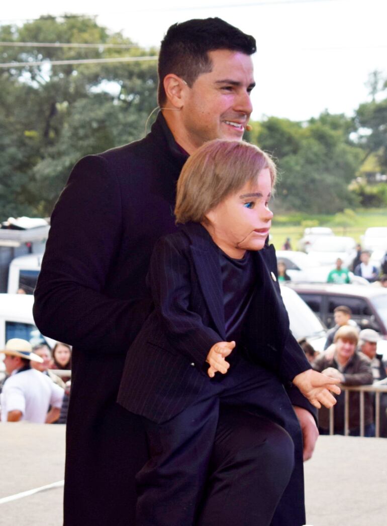 Nizugan junior junto a “Cachito” ofrecieron su show a los presentes.