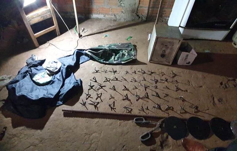 Las evidencias incautadas por los investigadores durante el allanamiento.